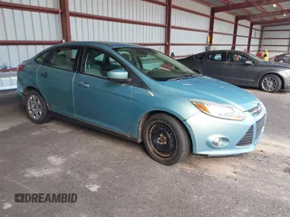 2012 Ford Focus SE z VIN 1FAHP3F21CL269593, wystawiony jako IAAI lot #42645616 z przebiegiem 56 492 mil mil oraz . Historia ofert i sprzedaży dostępna na DreamBid. Obrazek 1.