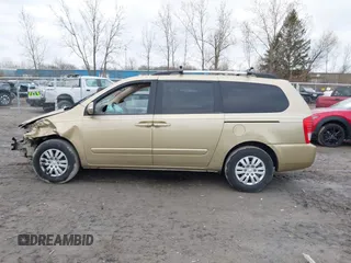2011 Kia Sedona LX with VIN KNDMG4C74B6366752, listed as a IAAI auction lot 41920267 with 100,616 mi miles. Bid and sale history available at carsss.com. Image 13.