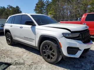 2024 Jeep Grand Cherokee Laredo with VIN 1C4RJHAG3RC124581, listed as a Copart auction lot 45677095 with 24,123 mi miles and Clean title. Bid and sale history available at DreamBid. Image 4.