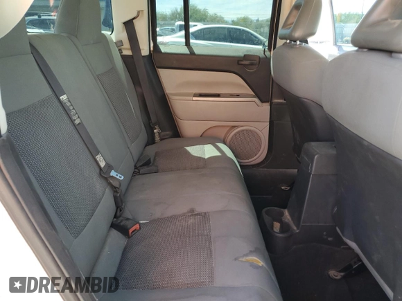 2007 Jeep Patriot Sport z VIN 1J8FT28W87D326324, wystawiony jako Copart lot #57358845 z przebiegiem 201 927 mil mil oraz Szkoda całkowita • Salvage title. Historia ofert i sprzedaży dostępna na DreamBid. Obrazek 11.