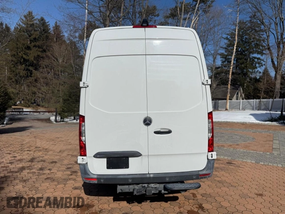 2022 Mercedes-Benz Sprinter with VIN W1Y4ECVY0NT105206, listed as a Copart auction lot 52155085 with 12,000 mi miles and Clean Title. Bid and sale history available at DreamBid. Image 10.