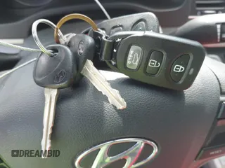 2017 Hyundai Elantra SE z VIN 5NPD74LF6HH180684, wystawiony jako IAAI lot #42359575 z przebiegiem 68 339 mil mil oraz . Historia ofert i sprzedaży dostępna na DreamBid. Obrazek 11.