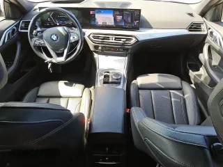 2024 BMW 4 Series 430i z VIN WBA23AT04RCR69424, wystawiony jako Copart lot #56997125 z przebiegiem 25 141 mil mil oraz Tytuł czysty. Historia ofert i sprzedaży dostępna na DreamBid. Obrazek 8.