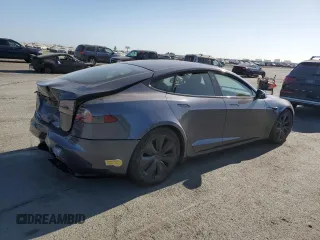 2022 Tesla Model S z VIN 5YJSA1E53NF462884, wystawiony jako Copart lot #62701915 z przebiegiem Nie podano mil oraz Szkoda całkowita • Salvage title. Historia ofert i sprzedaży dostępna na DreamBid. Obrazek 3.