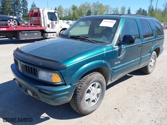 1997 Oldsmobile Bravada with VIN 1GHDT13W8V2713474, listed as a IAAI auction lot 42062680 with 187,046 mi miles. Bid and sale history available at carsss.com. Image 2.