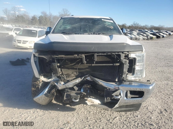 2017 Ford Super Duty F-250 SRW Lariat with VIN 1FT7W2BTXHEE76898, listed as a Copart auction lot 46822585 with 201,826 mi miles and Salvage Title. Bid and sale history available at carsss.com. Image 5.