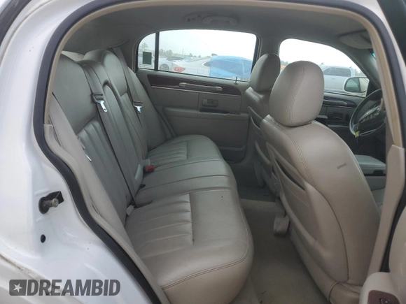2003 Lincoln Town Car Executive z VIN 1LNHM81W73Y652530, wystawiony jako Copart lot #51606225 z przebiegiem 122 019 mil mil oraz Szkoda całkowita • Salvage title. Historia ofert i sprzedaży dostępna na DreamBid. Obrazek 10.