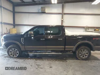 2018 Ford Super Duty F-250 SRW XL with VIN 1FT7W2BT3JEB00064, listed as a IAAI auction lot 41331775 with 171,569 mi miles. Bid and sale history available at carsss.com. Image 14.