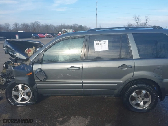 2007 Honda Pilot EX-L with VIN 5FNYF28657B023999, listed as a IAAI auction lot 41520899 with 270,222 mi miles. Bid and sale history available at carsss.com. Image 14.