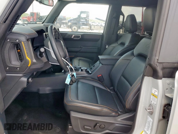 2024 Ford Bronco Badlands with VIN 1FMEE9BP4RLA84742, listed as a Copart auction lot 61963995 with 828 mi miles and Salvage title. Bid and sale history available at DreamBid. Image 7.
