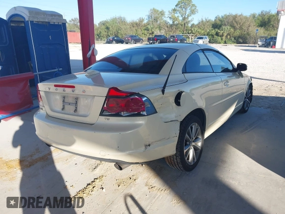 2010 Volvo C70 with VIN YV1672MC0AJ090939, listed as a IAAI auction lot 40903923 with 107,070 mi miles. Bid and sale history available at carsss.com. Image 4.