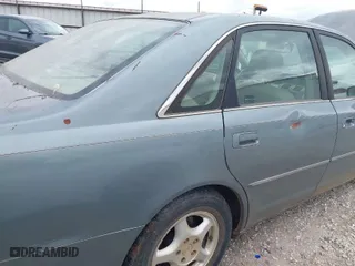 2001 Toyota Avalon XL w/Bucket Seats with VIN 4T1BF28B81U152283, listed as a IAAI auction lot 41869794 with 251,700 mi miles. Bid and sale history available at carsss.com. Image 6.