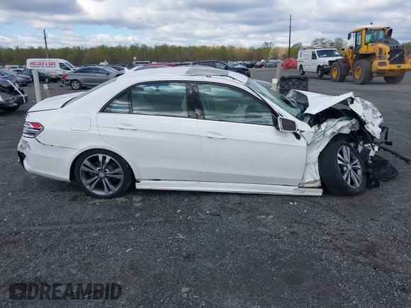 2016 Mercedes-Benz E-Class E 350 Luxury with VIN WDDHF8JB9GB191986, listed as a IAAI auction lot 42049916 with 122,012 mi miles. Bid and sale history available at carsss.com. Image 13.
