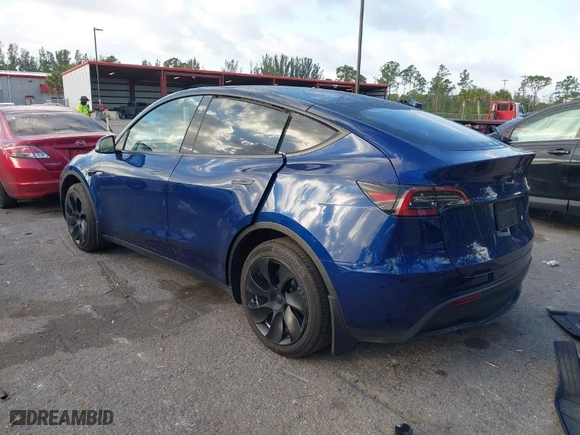 2024 Tesla Model Y with VIN 7SAYGDED5RF015208, listed as a IAAI auction lot 41608087 with NaN miles. Bid and sale history available at carsss.com. Image 3.