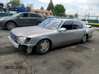 1998 Lexus LS 400 z VIN JT8BH28F1W0138773, wystawiony jako Copart lot #58514745 z przebiegiem 295 024 mil mil oraz Szkoda całkowita • Salvage title. Historia ofert i sprzedaży dostępna na DreamBid. Obrazek 1.