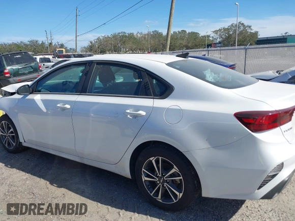2024 Kia Forte LXS z VIN 3KPF24AD8RE794263, wystawiony jako IAAI lot #40550643 z przebiegiem 10 318 mil mil oraz . Historia ofert i sprzedaży dostępna na DreamBid. Obrazek 14.