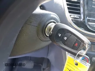 2020 Chevrolet Trax LS z VIN 3GNCJKSB0LL130816, wystawiony jako IAAI lot #42225467 z przebiegiem 55 943 mil mil oraz . Historia ofert i sprzedaży dostępna na DreamBid. Obrazek 11.