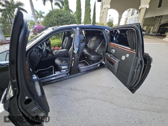 2012 Rolls-Royce Ghost z VIN SCA664L5XCUX65678, wystawiony jako Copart lot #52472415 z przebiegiem 70 892 mil mil oraz Tytuł czysty. Historia ofert i sprzedaży dostępna na DreamBid. Obrazek 7.