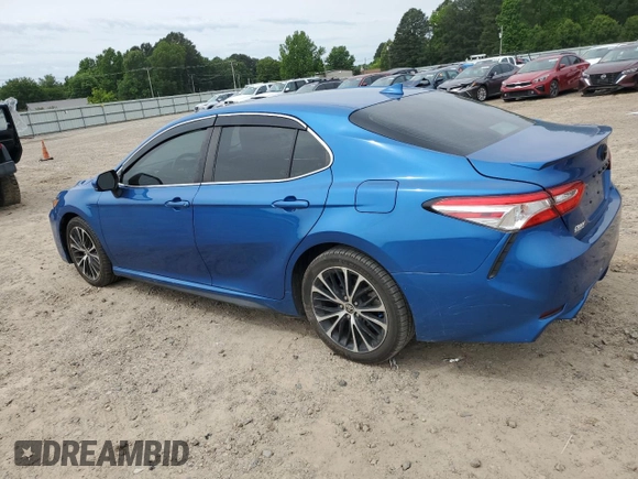 2020 Toyota Camry SE z VIN 4T1G11AKXLU371418, wystawiony jako Copart lot #56050785 z przebiegiem 106 183 mil mil oraz Szkoda całkowita • Salvage title. Historia ofert i sprzedaży dostępna na DreamBid. Obrazek 2.