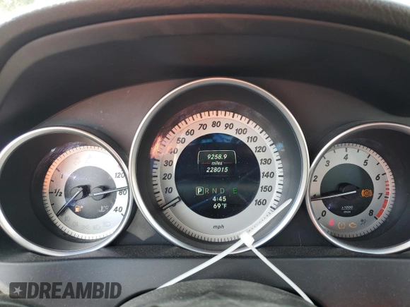 2014 Mercedes-Benz C 250 Sport z VIN WDDGF4HB1EA933844, wystawiony jako Copart lot #56911155 z przebiegiem 228 015 mil mil oraz Szkoda całkowita • Salvage title. Historia ofert i sprzedaży dostępna na DreamBid. Obrazek 9.