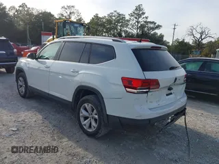 2018 Volkswagen Atlas SE with VIN 1V2DR2CA6JC526557, listed as a IAAI auction lot 41420788 with 135,149 mi miles and . Bid and sale history available at DreamBid. Image 3.