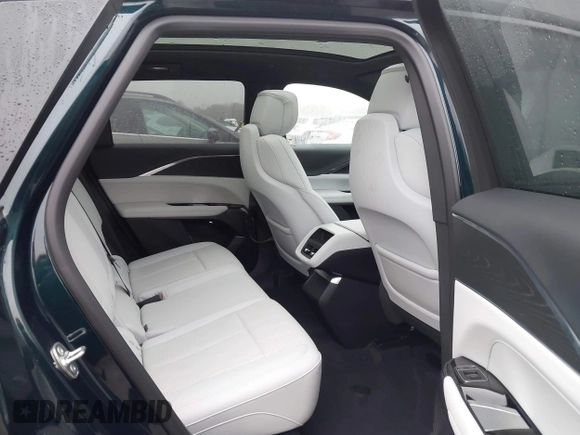 2024 Cadillac LYRIQ Luxury z VIN 1GYKPPRL5RZ129185, wystawiony jako IAAI lot #40825414 z przebiegiem 621 mil mil oraz . Historia ofert i sprzedaży dostępna na DreamBid. Obrazek 8.