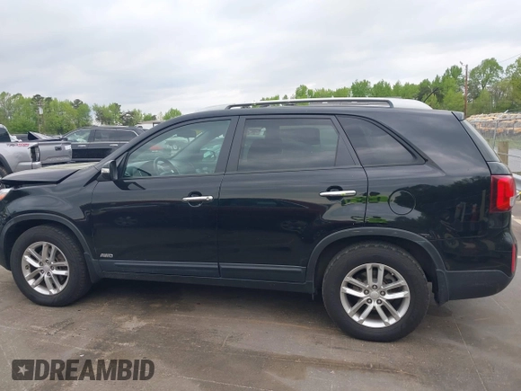 2015 Kia Sorento LX with VIN 5XYKTDA63FG570085, listed as a IAAI auction lot 42031786 with 181,652 mi miles and . Bid and sale history available at DreamBid. Image 15.