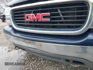2005 GMC Yukon XL SLT with VIN 3GKFK16Z05G272572, listed as a IAAI auction lot 42101518 with 288,000 mi miles. Bid and sale history available at carsss.com. Image 6.