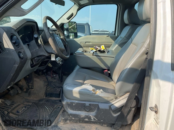 2013 Ford F-250 XL with VIN 1FDBF2B60DEA26915, listed as a IAAI auction lot 42674430 with 111,183 mi miles and . Bid and sale history available at DreamBid. Image 3.