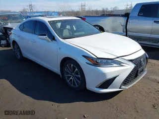 2020 Lexus ES with VIN 58ADZ1B14LU060691, listed as a IAAI auction lot 41633019 with 28,176 mi miles. Bid and sale history available at carsss.com. Image 1.