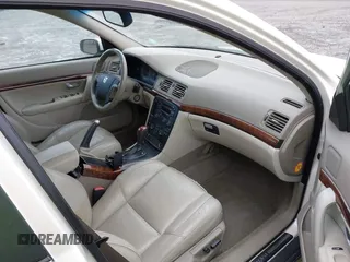 2005 Volvo S80 with VIN YV1TH592651401992, listed as a IAAI auction lot 41488954 with 83,461 mi miles. Bid and sale history available at carsss.com. Image 5.