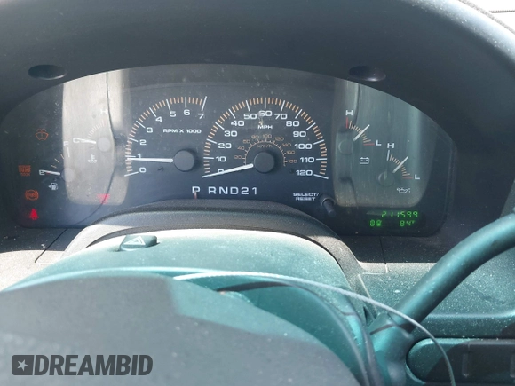 2003 Ford Expedition Special Service with VIN 1FMPU15L33LA76211, listed as a IAAI auction lot 42035061 with 211,599 mi miles. Bid and sale history available at carsss.com. Image 7.