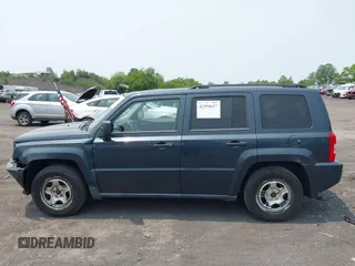 2008 Jeep Patriot Sport with VIN 1J8FF28W48D588723, listed as a IAAI auction lot 42394617 with 112,266 mi miles and . Bid and sale history available at DreamBid. Image 14.
