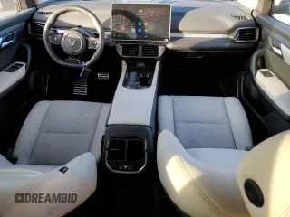 2023 VinFast VF 8 Plus z VIN RLLV1AFA9PH003389, wystawiony jako Copart lot #87636605 z przebiegiem 1 589 mil mil oraz Szkoda całkowita • Salvage title. Historia ofert i sprzedaży dostępna na DreamBid. Obrazek 8.