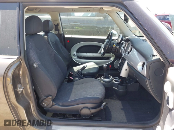 2006 MINI Hardtop with VIN WMWRC33566TJ76689, listed as a IAAI auction lot 42408697 with 153,382 mi miles and . Bid and sale history available at DreamBid. Image 5.