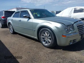 2006 Chrysler 300 C with VIN 2C3LA63H06H105774, listed as a IAAI auction lot 41918634 with 319,232 mi miles. Bid and sale history available at carsss.com. Image 1.