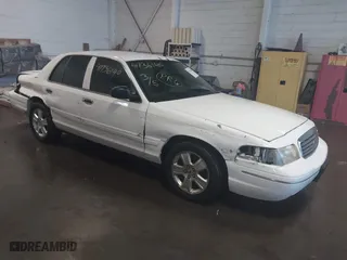2004 Ford Crown Victoria LX with VIN 2FAFP74W14X110484, listed as a IAAI auction lot 41736140 with 220,067 mi miles. Bid and sale history available at carsss.com. Image 1.