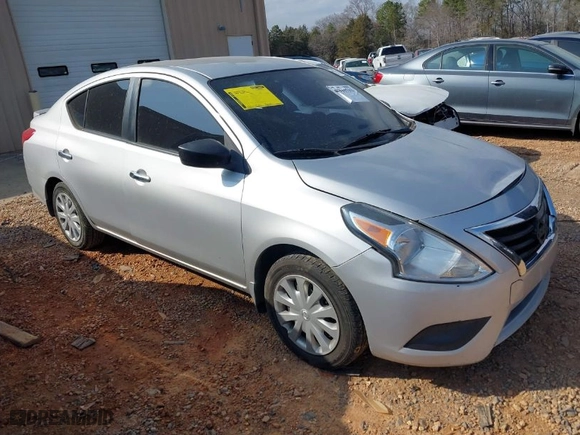 2015 Nissan Versa S Plus with VIN 3N1CN7APXFL831393, listed as a IAAI auction lot 41511732 with 132,270 mi miles. Bid and sale history available at carsss.com. Image 1.