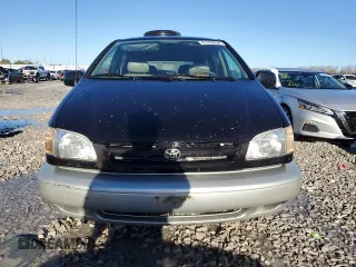 2000 Toyota Sienna LE with VIN 4T3ZF13C8YU207597, listed as a Copart auction lot 81250634 with 250,567 mi miles and Salvage Title. Bid and sale history available at carsss.com. Image 5.