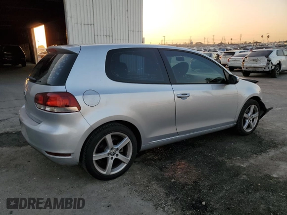 2013 Volkswagen Golf w/Conv & Sunroof с VIN WVWBB7AJ8DW030918, выставлен на аукционе Copart как лот 83351604 с пробегом 147 554 миль миль и Списание • Salvage title. История ставок и продаж доступна на DreamBid. Изображение 3.