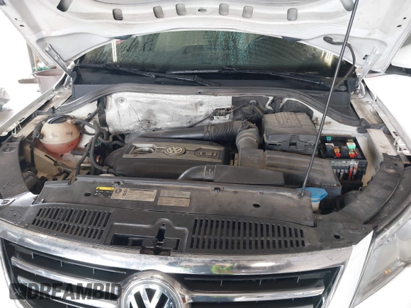 2010 Volkswagen Tiguan SEL with VIN WVGAV7AX6AW514729, listed as a IAAI auction lot 42433993 with 185,980 mi miles and . Bid and sale history available at DreamBid. Image 10.
