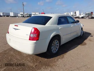 2008 Chrysler 300 LX with VIN 2C3KA43R18H258997, listed as a IAAI auction lot 41730765 with 135,905 mi miles. Bid and sale history available at carsss.com. Image 4.