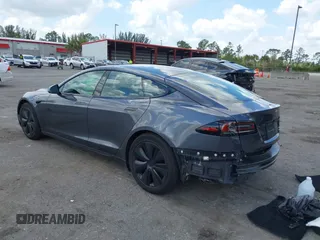 2023 Tesla Model S с VIN 5YJSA1E59PF502274, выставлен на аукционе IAAI как лот 42171490 с пробегом 45 582 миль миль и . История ставок и продаж доступна на DreamBid. Изображение 3.