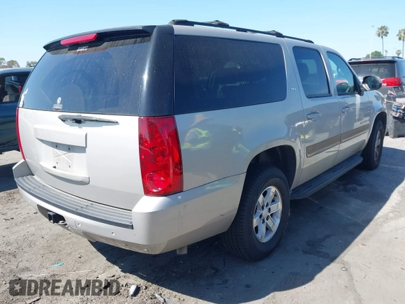2007 GMC Yukon XL SLT with VIN 1GKFC16077R187116, listed as a IAAI auction lot 42020184 with 195,721 mi miles. Bid and sale history available at carsss.com. Image 4.