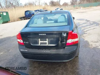 2006 Volvo S40 2.4L with VIN YV1MS382862160847, listed as a IAAI auction lot 41755812 with 163,594 mi miles. Bid and sale history available at carsss.com. Image 16.