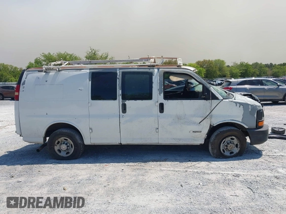 2005 Chevrolet Express Cargo Van with VIN 1GCGG25VX51226784, listed as a IAAI auction lot 42012325 with 537,878 mi miles. Bid and sale history available at carsss.com. Image 13.