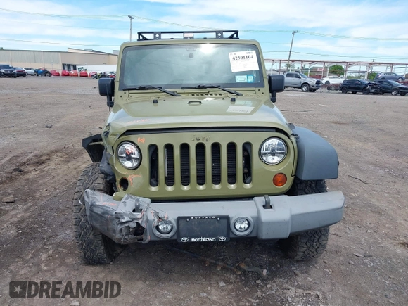 2013 Jeep Wrangler Unlimited Sport z VIN 1C4BJWDG0DL577812, wystawiony jako IAAI lot #42301104 z przebiegiem 138 387 mil mil oraz . Historia ofert i sprzedaży dostępna na DreamBid. Obrazek 12.