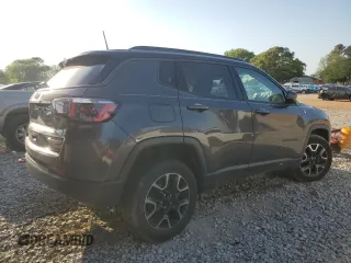 2019 Jeep Compass Trailhawk with VIN 3C4NJDDB5KT722026, listed as a Copart auction lot 52824885 with 105,727 mi miles and Salvage title. Bid and sale history available at DreamBid. Image 3.