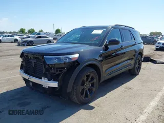 2023 Ford Explorer ST-Line z VIN 1FMSK8KH7PGC03436, wystawiony jako IAAI lot #42359119 z przebiegiem 5 261 mil mil oraz . Historia ofert i sprzedaży dostępna na DreamBid. Obrazek 18.
