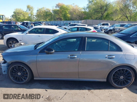 2019 Mercedes-Benz A 220 z VIN WDD3G4FB4KW001165, wystawiony jako IAAI lot #42153614 z przebiegiem 65 687 mil mil oraz . Historia ofert i sprzedaży dostępna na DreamBid. Obrazek 15.